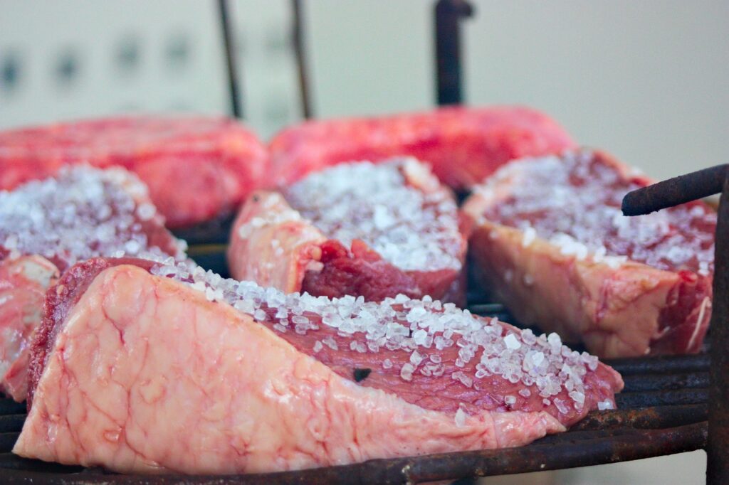 Carne tenera come al ristorante? Il segreto è non salarla mai prima della cottura